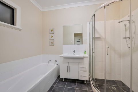 16 Crevalle Way - Accommodation Gladstone 4