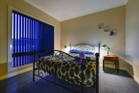 16 Crevalle Way - Accommodation Gladstone 3