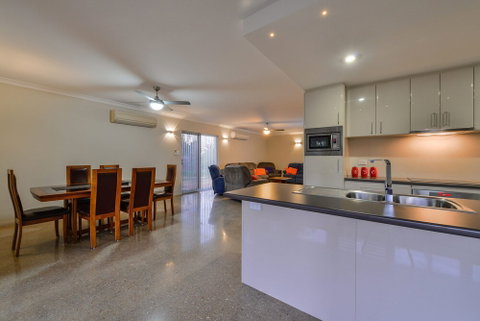 13 Learmonth Street - Accommodation Gladstone 0