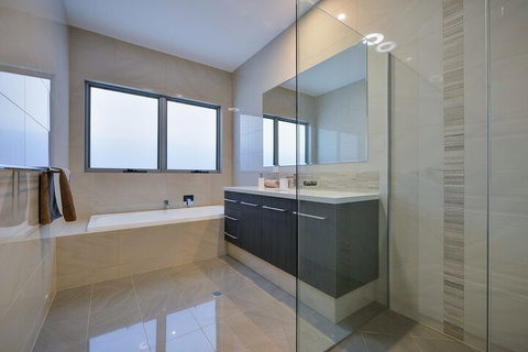 27 Kestrel Place - Accommodation Gladstone 5