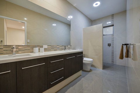 27 Kestrel Place - Accommodation Gladstone 2