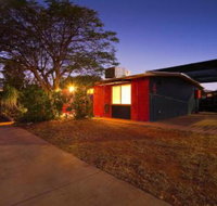 4 Page Street Colourful  Shady 3 Bedroom Home - Accommodation Gladstone