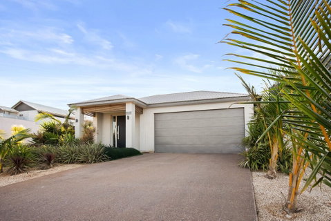 108 Madaffari Drive - Accommodation Gladstone 1