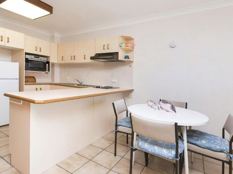 Fairholme 12 - Accommodation Gladstone 5
