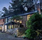 The Stone on the Hill 3 bedroom house - Accommodation Gladstone