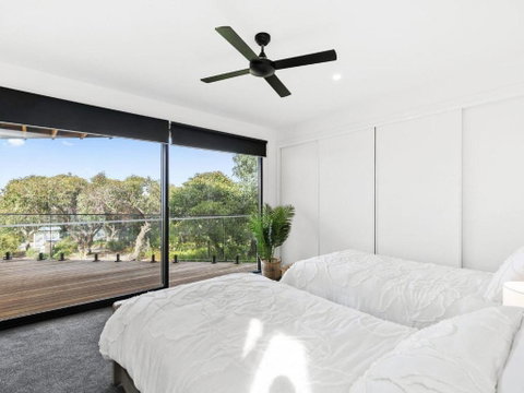 POINT BREAK NEW LISTING 2019 - Accommodation Gladstone 5