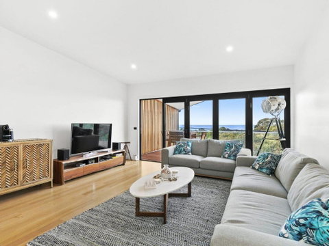 POINT BREAK NEW LISTING 2019 - Accommodation Gladstone 4