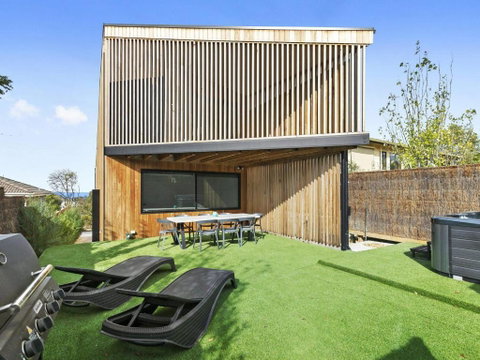 POINT BREAK NEW LISTING 2019 - Accommodation Gladstone 2
