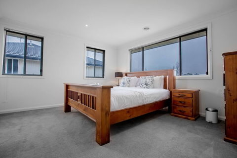 Superb Luxe 5BR House@point Cook Near Lake - Accommodation Gladstone 3