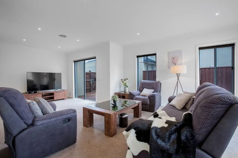 Superb Luxe 5BR House@point Cook Near Lake - Accommodation Gladstone 1