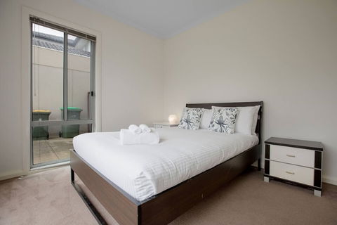 Superb Luxe 5BR House@point Cook Near Lake - Accommodation Gladstone 4