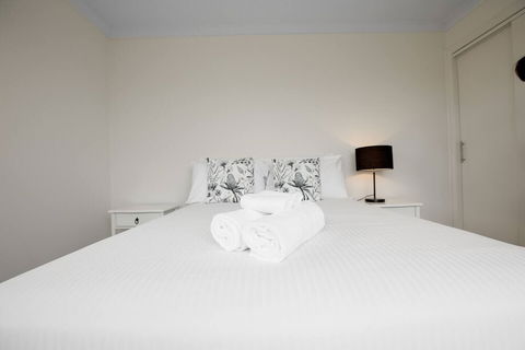 Superb Luxe 5BR House@point Cook Near Lake - Accommodation Gladstone 6