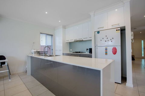 Superb Luxe 5BR House@point Cook Near Lake - Accommodation Gladstone 2