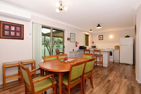 Valley Haven 3 Bedrooms Close To The Village! - Accommodation Gladstone 1