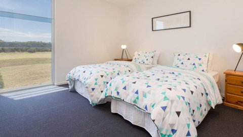 ST ANDREWS BEACH APARTMENT 4.01 - Accommodation Gladstone 5