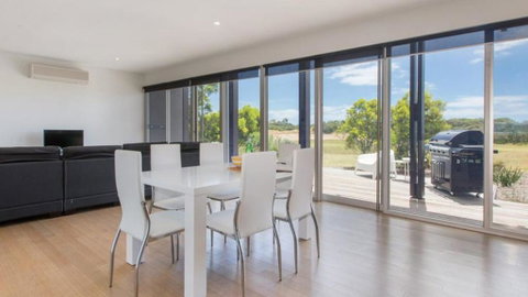 ST ANDREWS BEACH APARTMENT 4.01 - Accommodation Gladstone 6