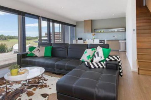 ST ANDREWS BEACH APARTMENT 4.01 - Accommodation Gladstone 0