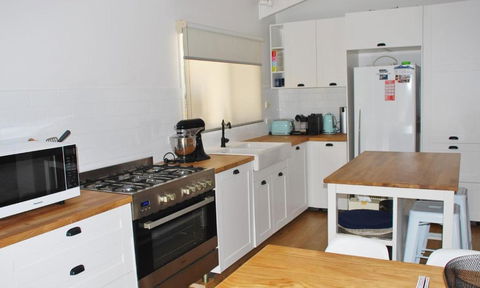 SHORE BEATS WORK INVERLOCH - Accommodation Gladstone 1