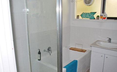 SHORE BEATS WORK INVERLOCH - Accommodation Gladstone 3