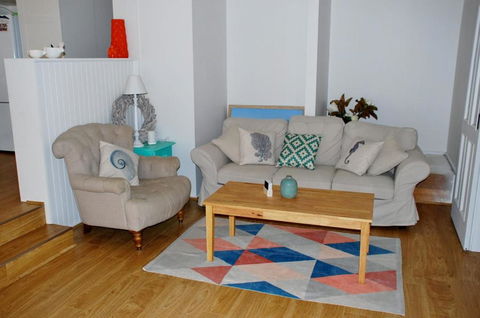 SHORE BEATS WORK INVERLOCH - Accommodation Gladstone 5