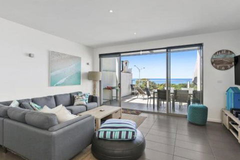 WATERFRONT SEVEN In The Heart Of Lorne - Accommodation Gladstone 5