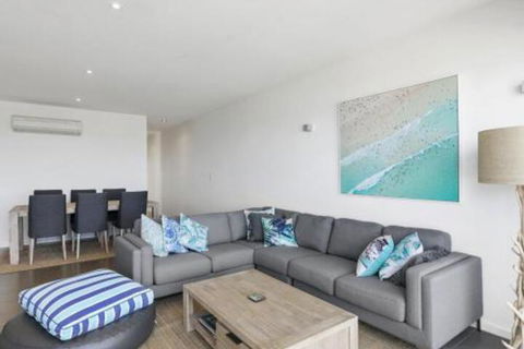 WATERFRONT SEVEN In The Heart Of Lorne - Accommodation Gladstone 7