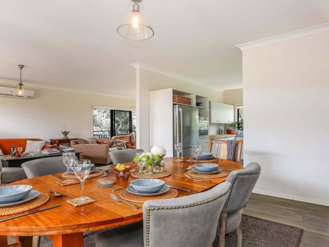 Bellara Your Home Among The Gum Trees! - Accommodation Gladstone 2