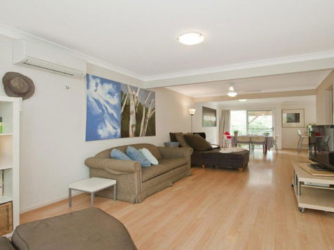 Sea Whispers A Real Native Outlook - Accommodation Gladstone 2