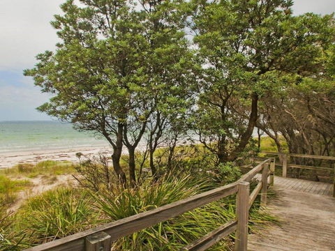 Sea Whispers A Real Native Outlook - Accommodation Gladstone 3
