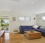 The Shabby Shell fresh  inviting - Accommodation Gladstone