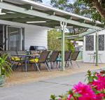 Whispering Waves relaxing beach house - Accommodation Gladstone