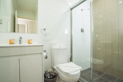 Peaceful 2kingbed Rootyhill Townhouse Near Station - Accommodation Gladstone 6