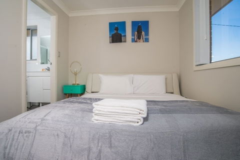Peaceful 2kingbed Rootyhill Townhouse Near Station - Accommodation Gladstone 4