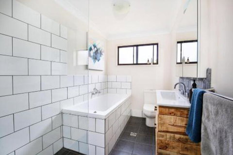 Aloha Pet & Family Friendly 10 Min Walk To Beach - Accommodation Gladstone 2