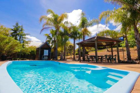 Sunnyhurst Chalets Rural Stay - Accommodation Gladstone 5