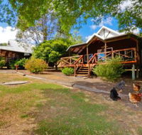 Sunnyhurst Chalets Rural Stay - Accommodation Gladstone