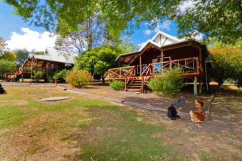 Sunnyhurst Chalets Rural Stay - Accommodation Gladstone 0