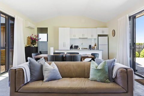 Embracing Evandale - Accommodation Gladstone 6