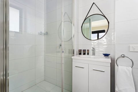 Embracing Evandale - Accommodation Gladstone 2
