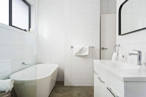 Embracing Evandale - Accommodation Gladstone 3