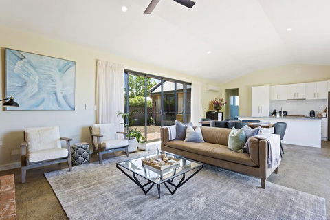 Embracing Evandale - Accommodation Gladstone 7
