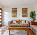 Spacious Bungalow5min walk to station5min to Box HillWiFiParking - Accommodation Gladstone