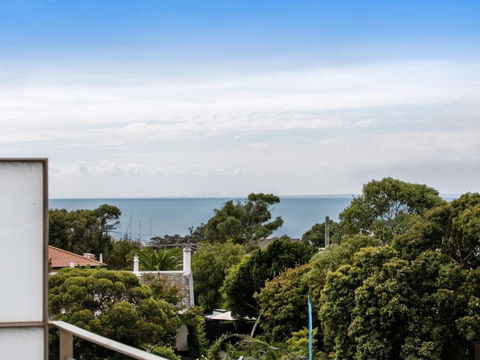 NORTH POINT RETREAT MORNINGTON - Accommodation Gladstone 1