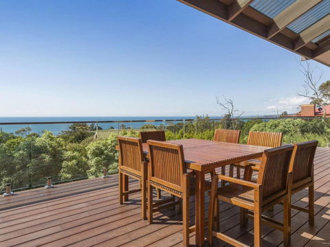 VIEWS At MCCRAE..... - Accommodation Gladstone 5