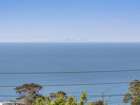 VIEWS At MCCRAE..... - Accommodation Gladstone 4