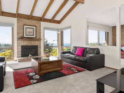 VIEWS At MCCRAE..... - Accommodation Gladstone 6