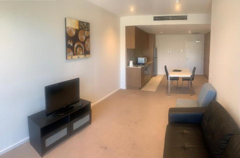 RNR Light Square - Accommodation Gladstone 6