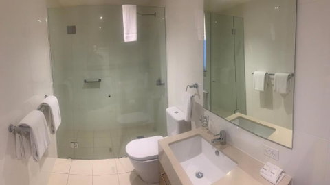RNR Light Square - Accommodation Gladstone 3