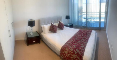 RNR Light Square - Accommodation Gladstone 2