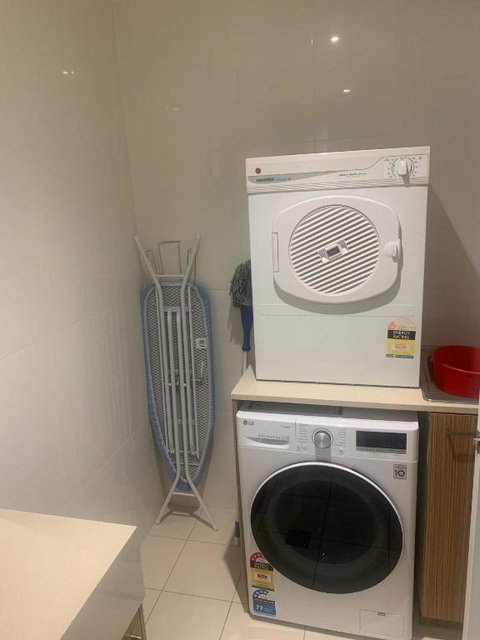 RNR Light Square - Accommodation Gladstone 4